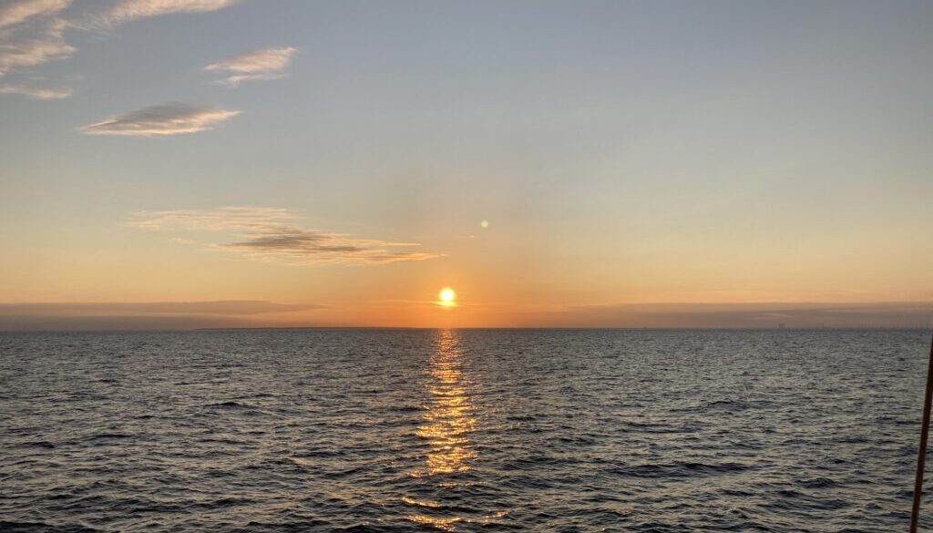 energiezuinig leven voor mooie natuurverschijnselen als deze zonsondergang op de noord zee